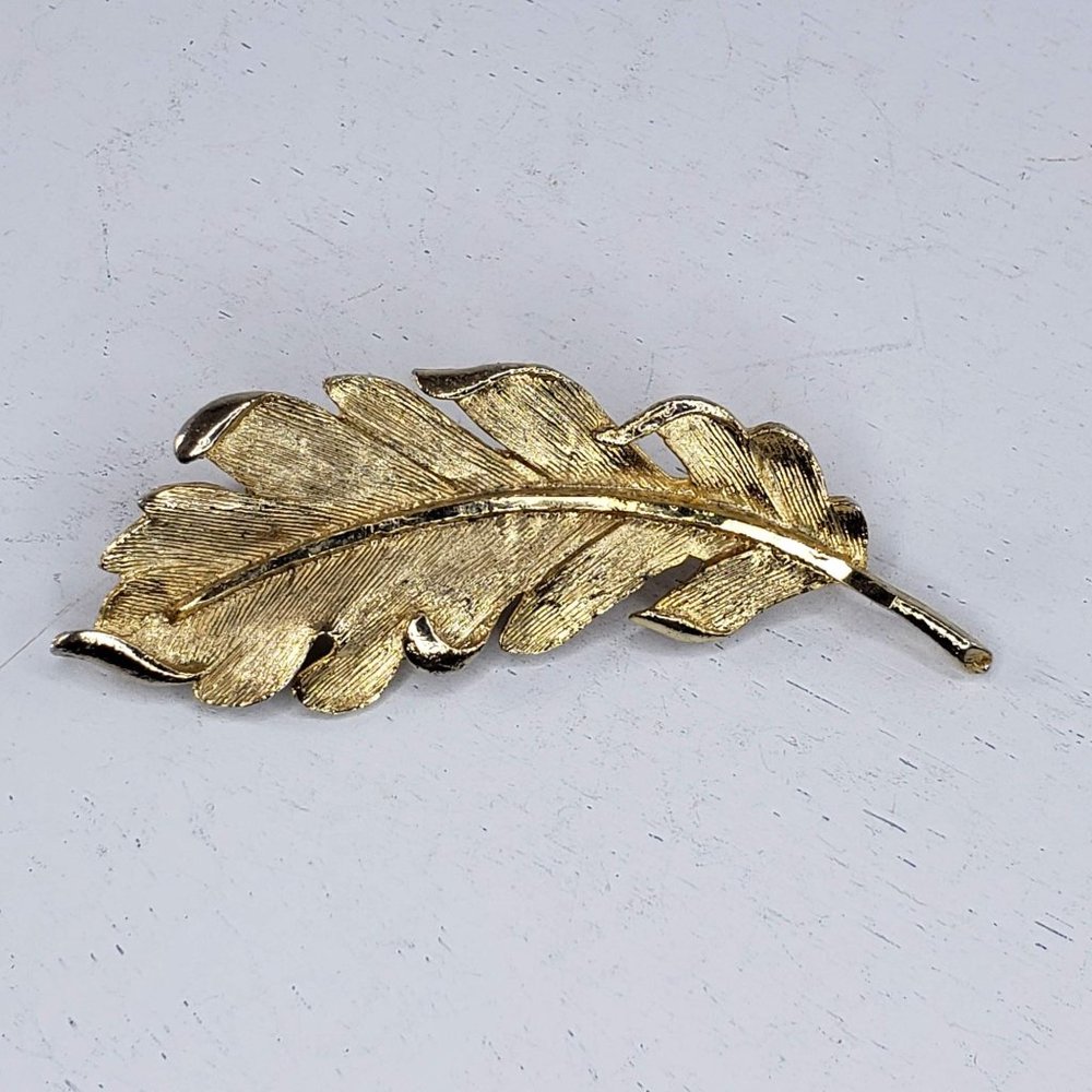 Vintage Leaf Brooch Pin Gold Tone